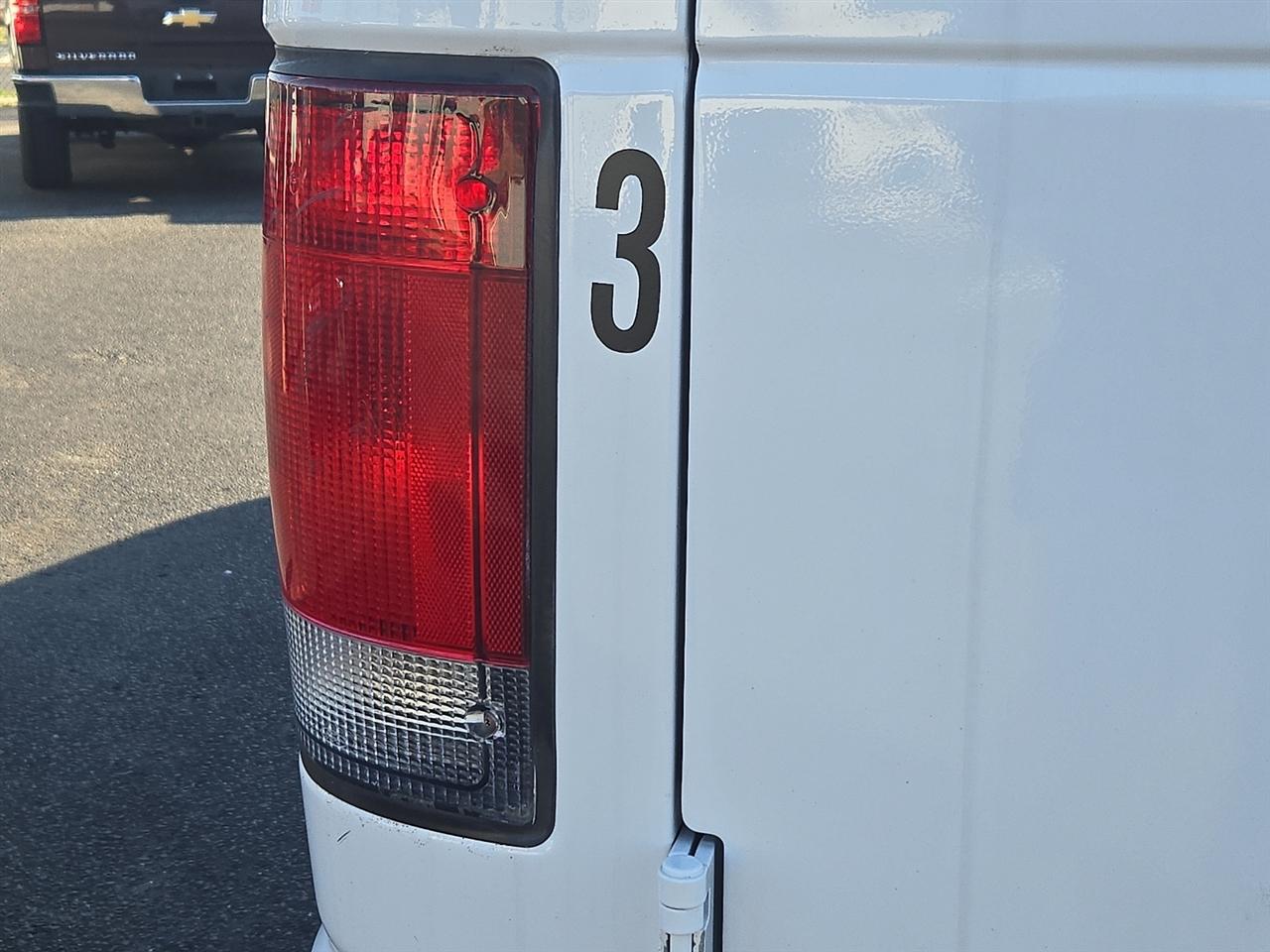 Used 2014 Ford E-150 - photo 13