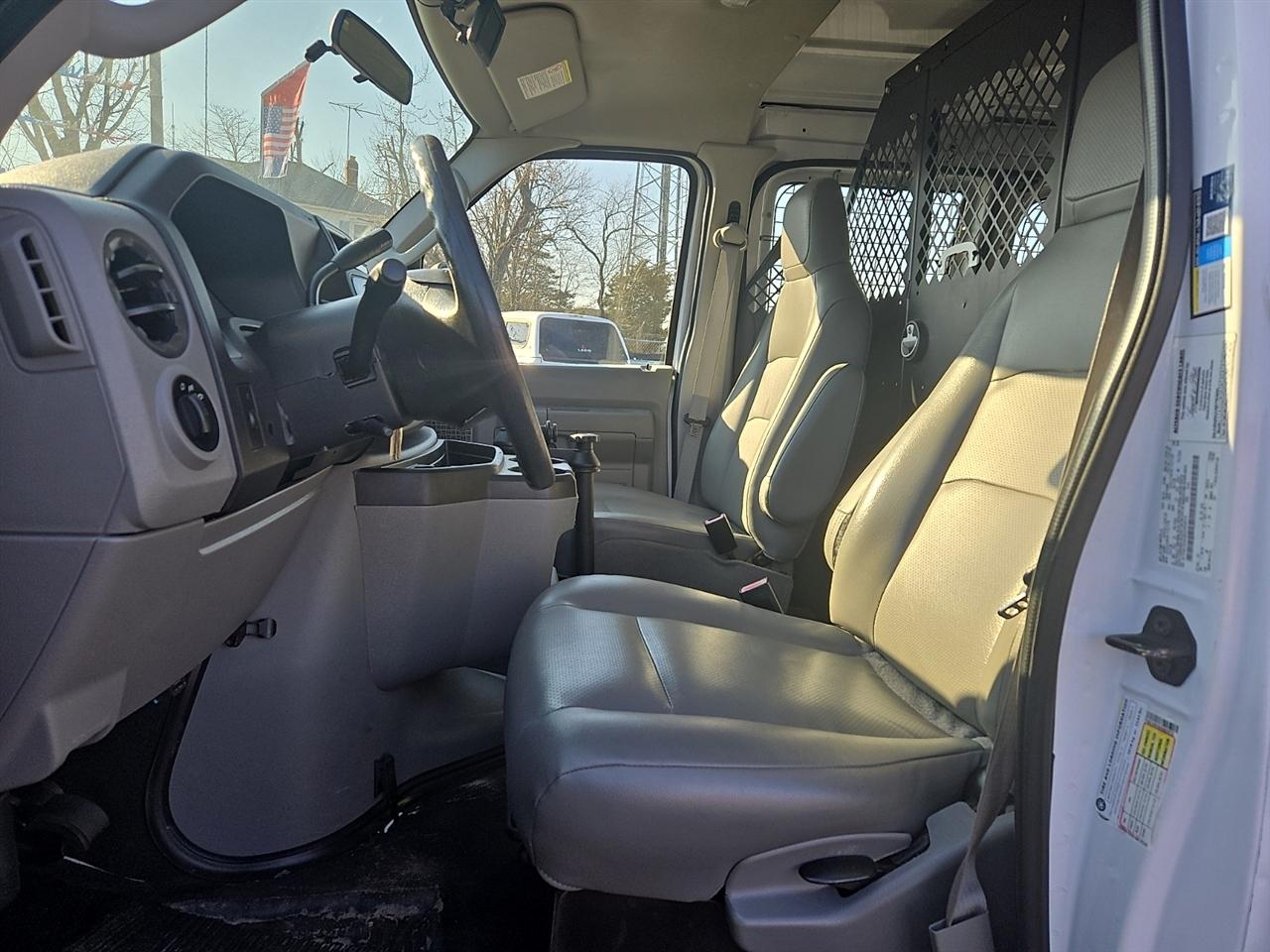 Used 2014 Ford E-150 - photo 16