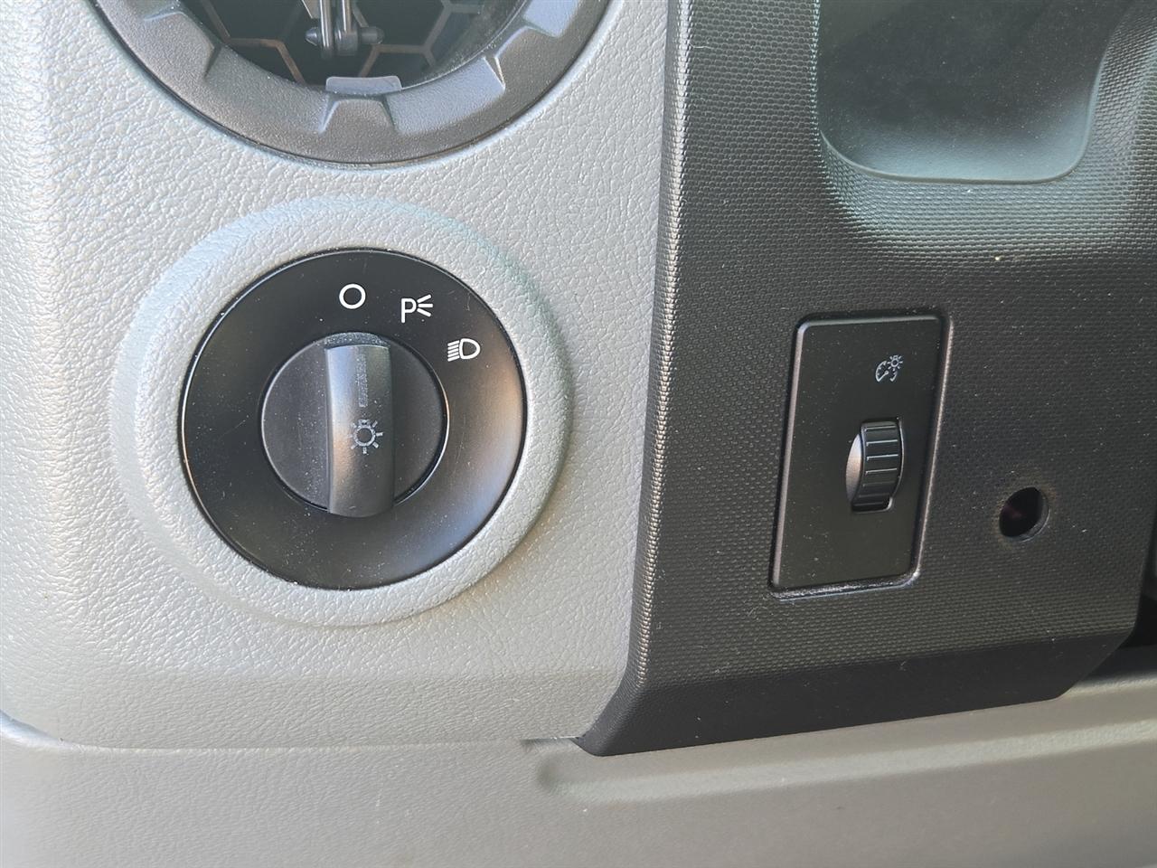 Used 2014 Ford E-150 - photo 22