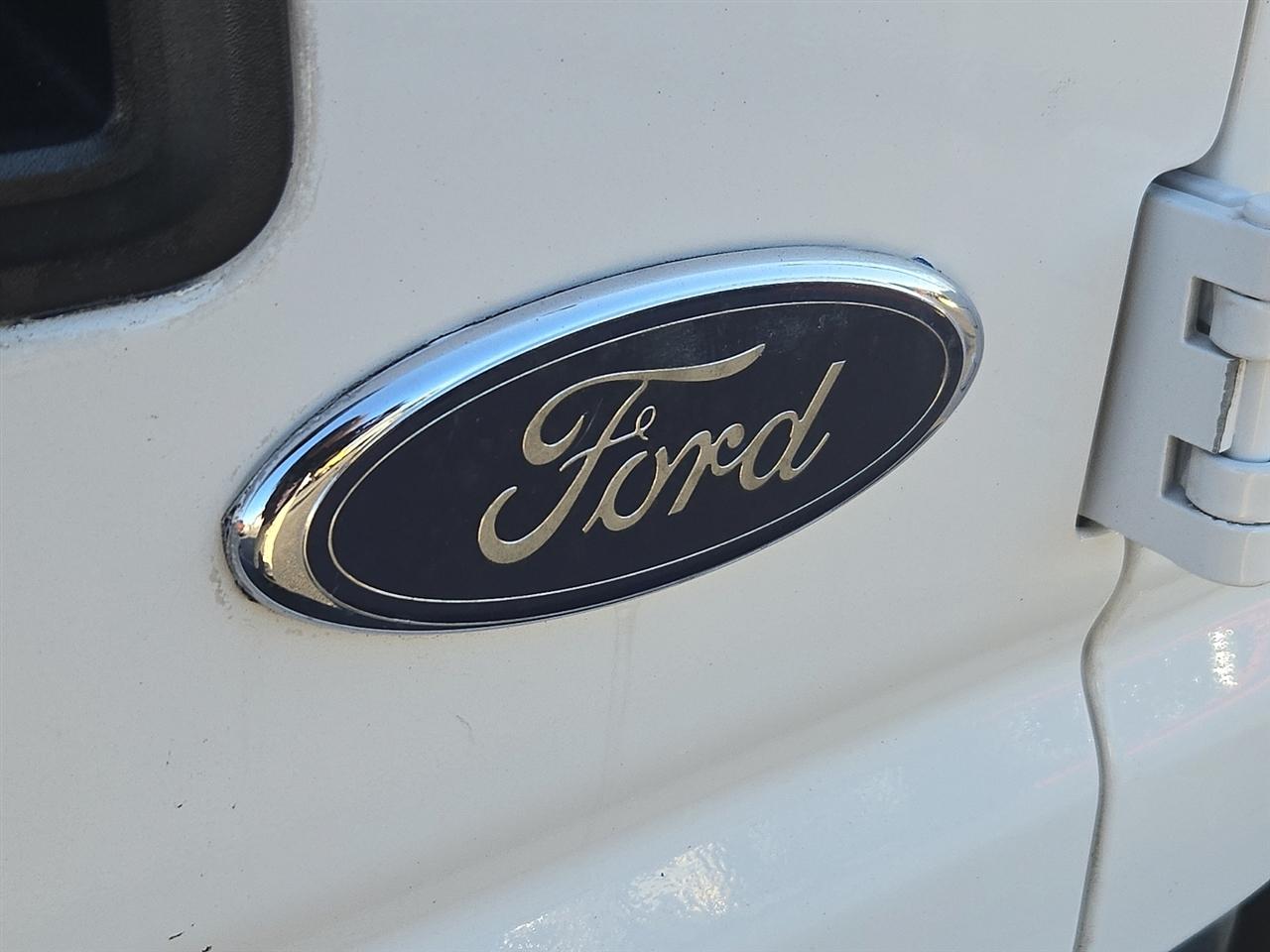 Used 2014 Ford E-150 - photo 32