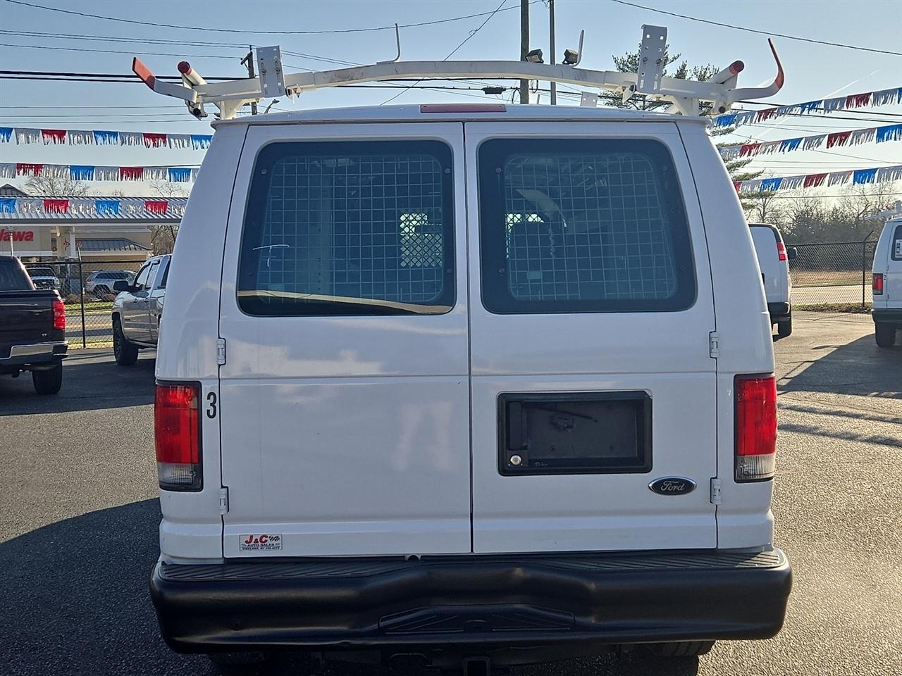 Used 2014 Ford E-150 - photo 8