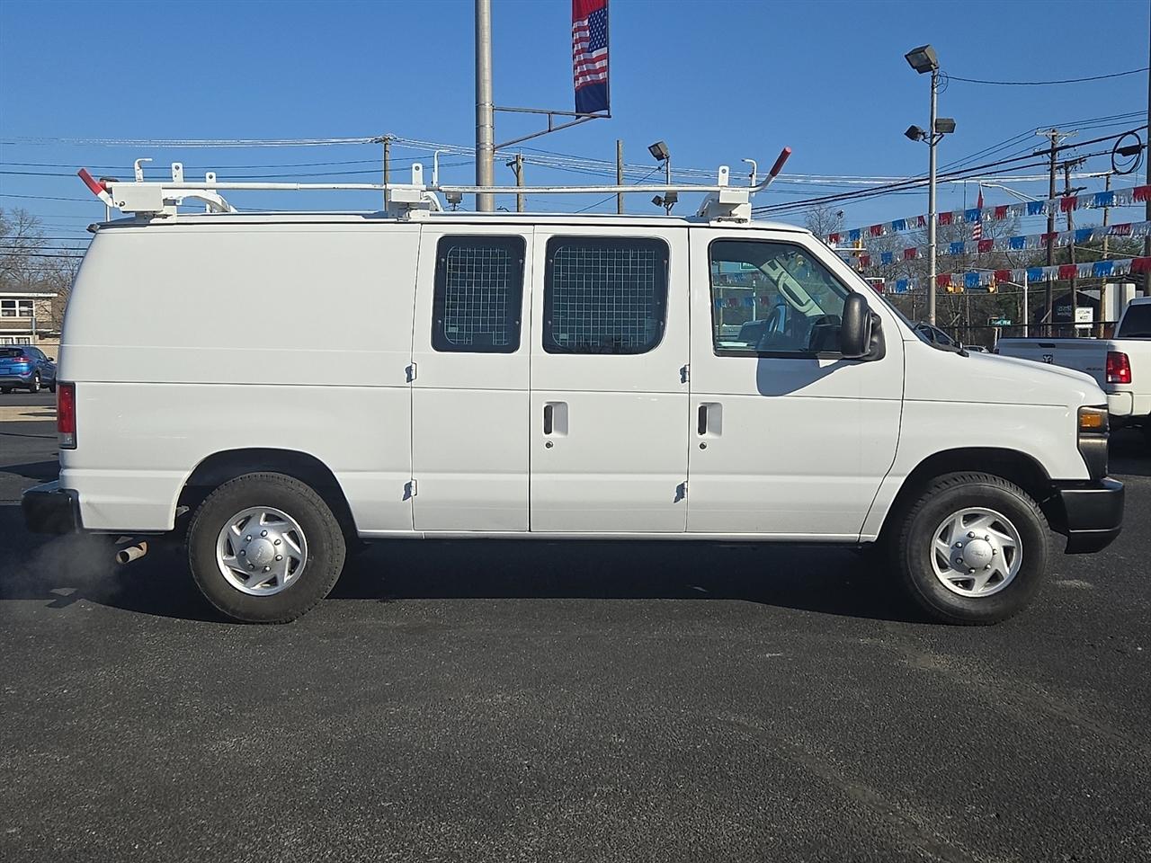 Used 2014 Ford E-150 - photo 9