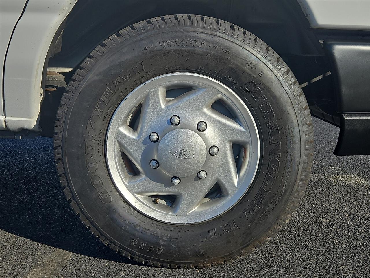 Used 2014 Ford E-150 - photo 10