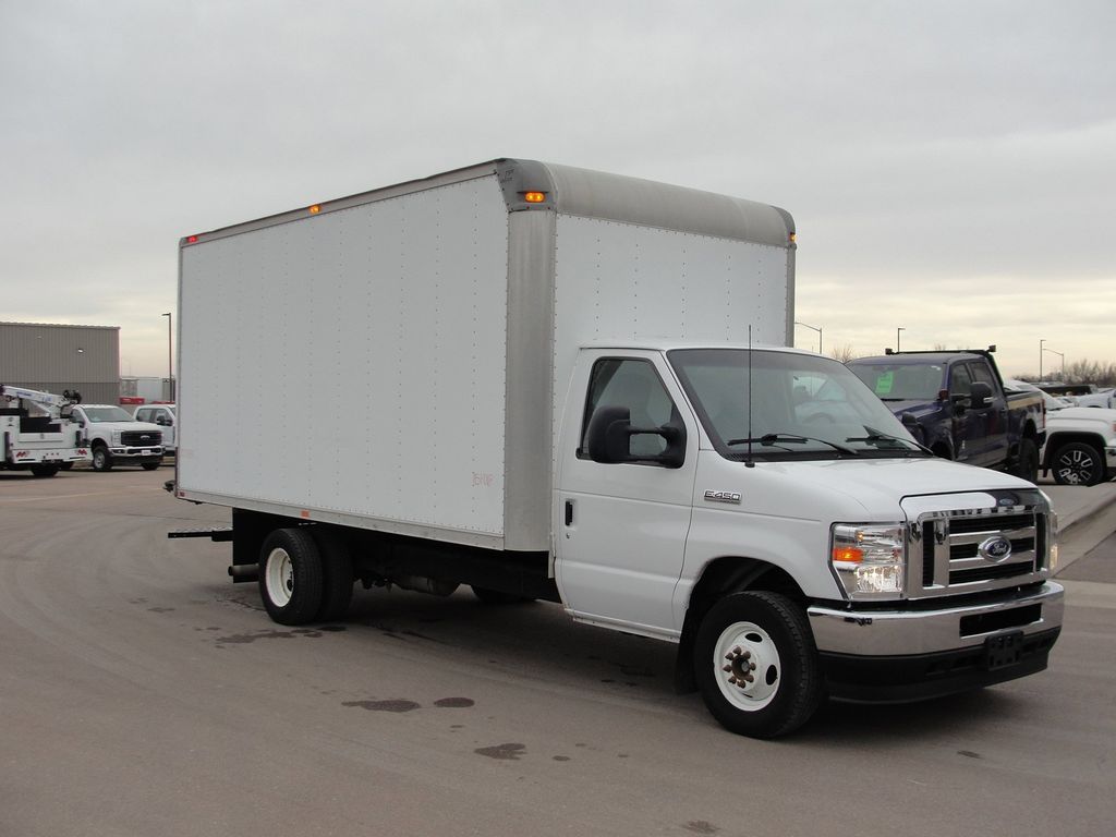 Used 2023 Ford E-450 - photo 9