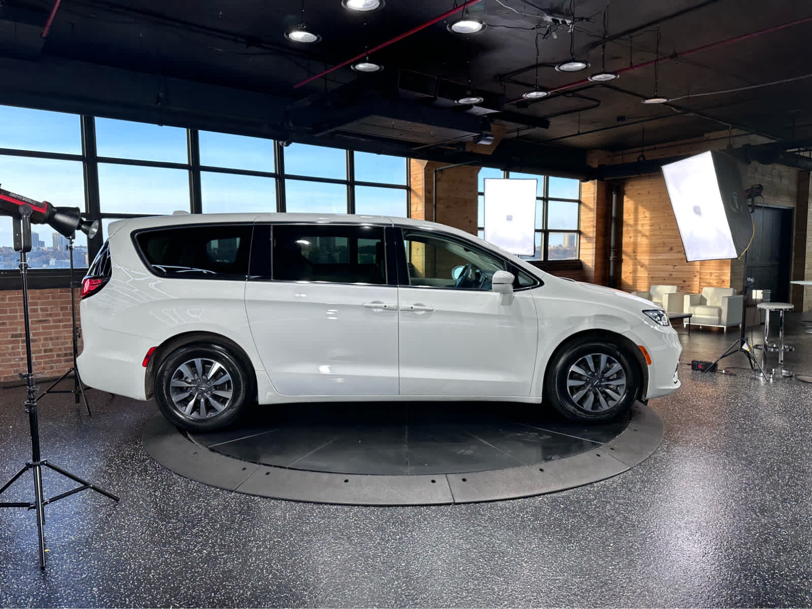 Used 2022 Chrysler Pacifica - photo 7