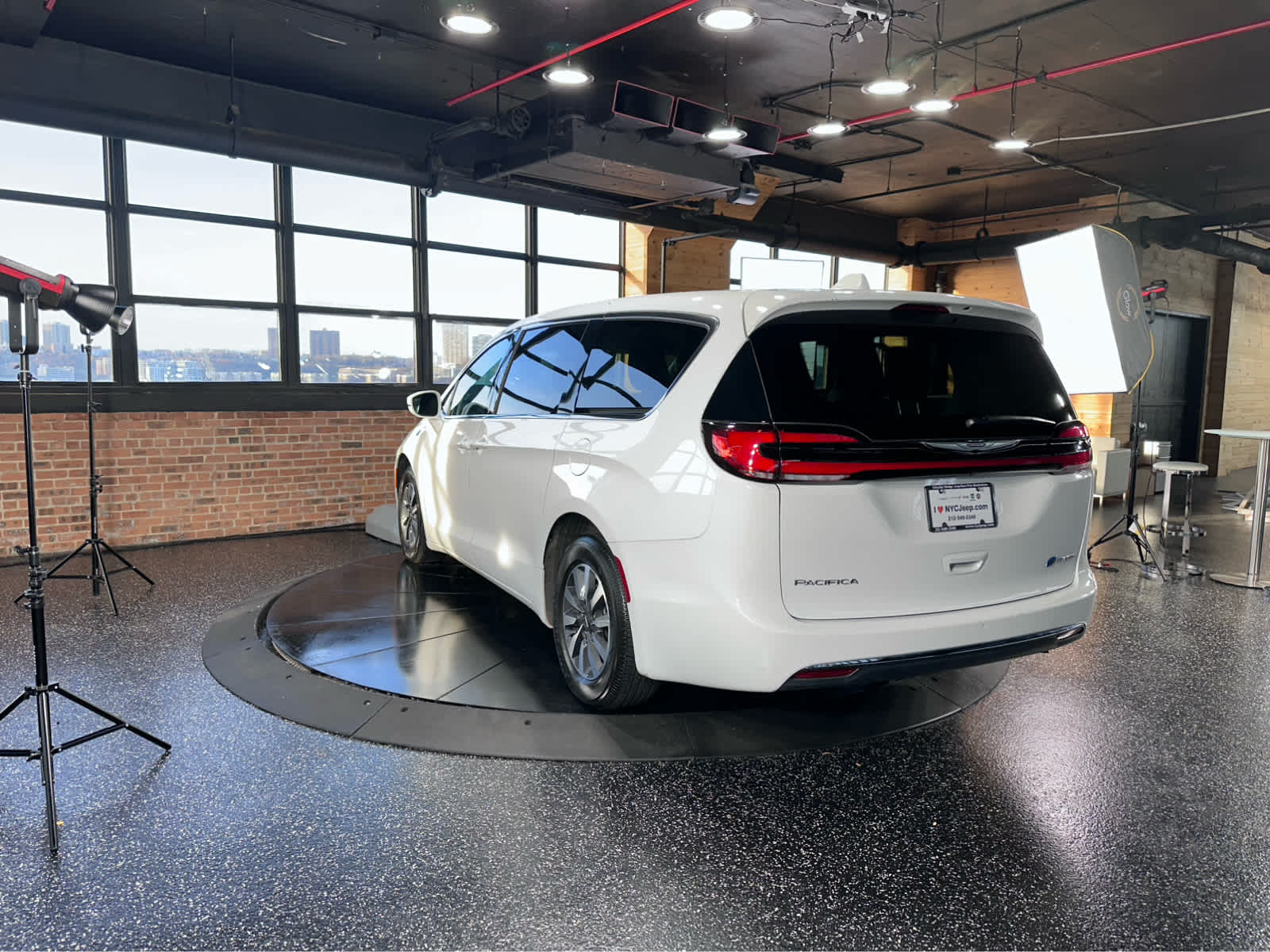 Used 2022 Chrysler Pacifica - photo 9