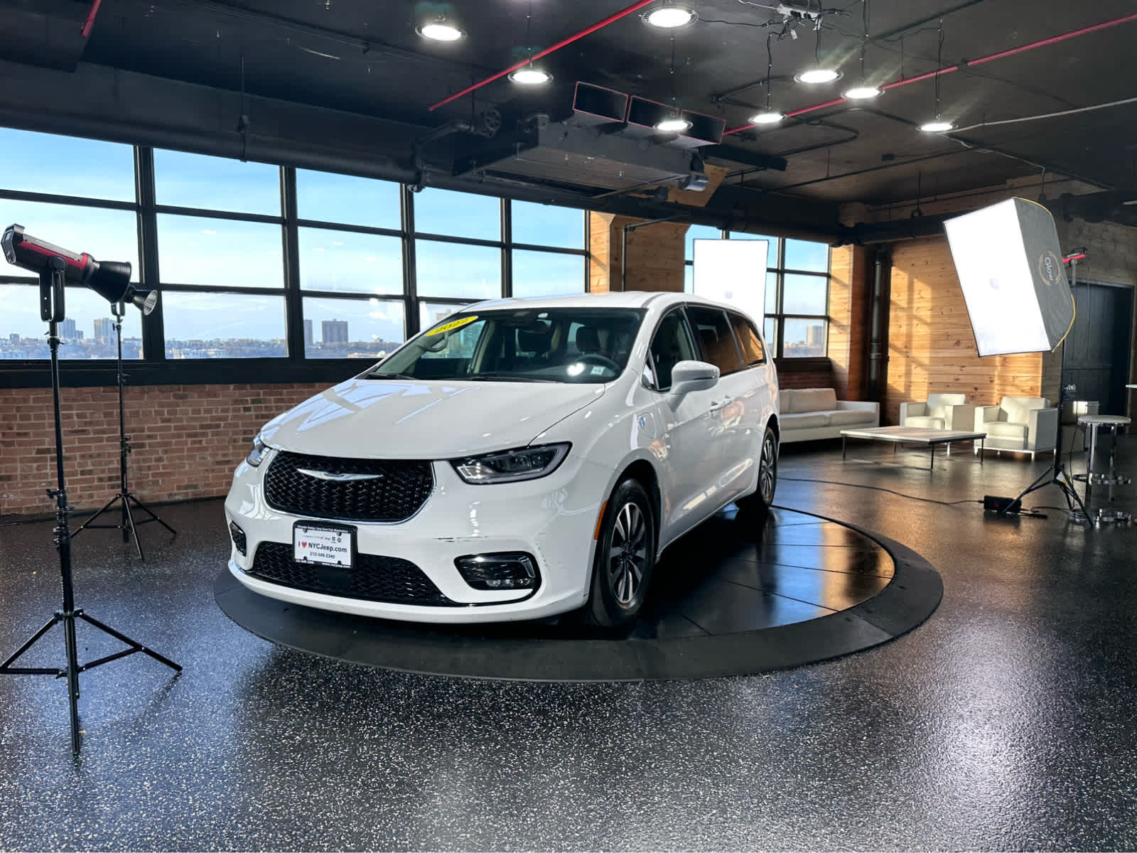 Used 2022 Chrysler Pacifica - photo 11