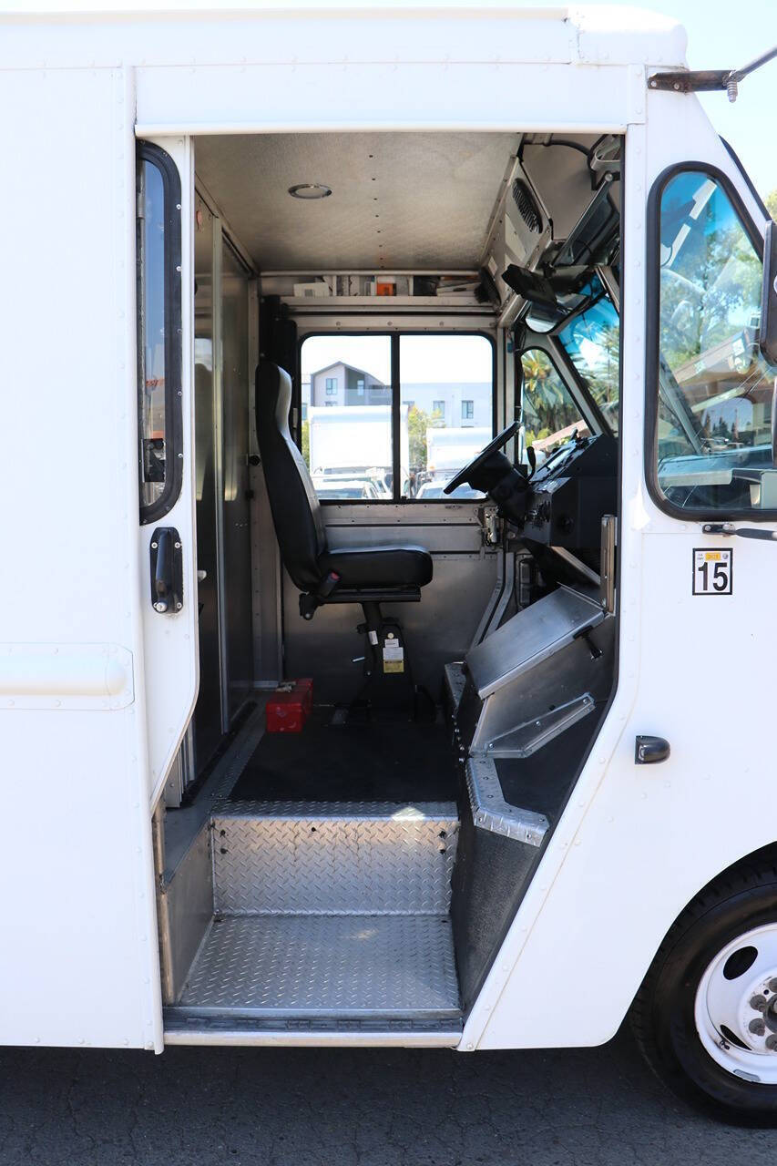 Used 2016 Ford E-350 - photo 10