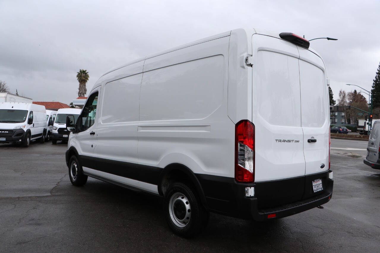 Used 2023 Ford Transit 250 - photo 2