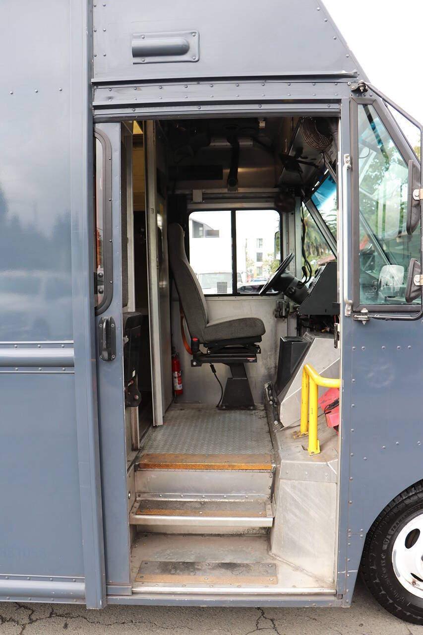 Used 2019 Ford E-450 - photo 11