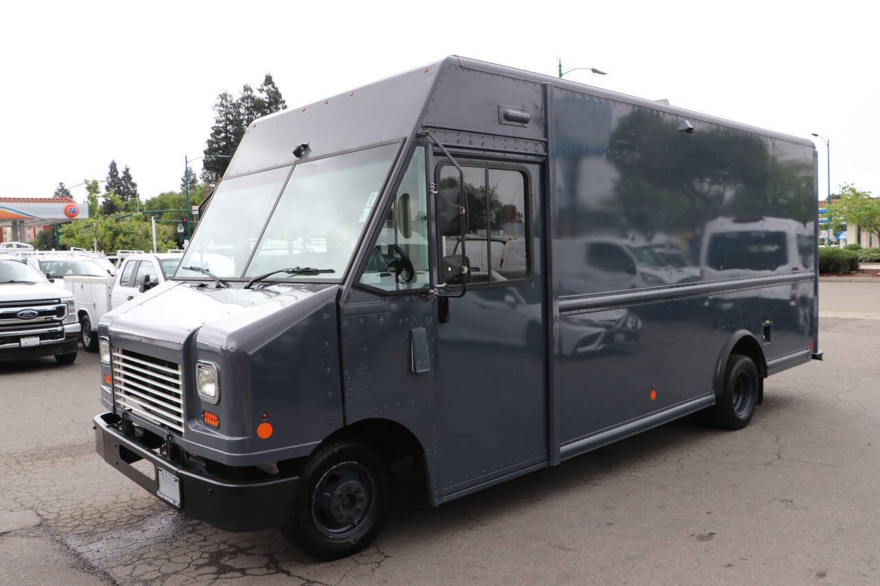 Used 2019 Ford E-450 - photo 1