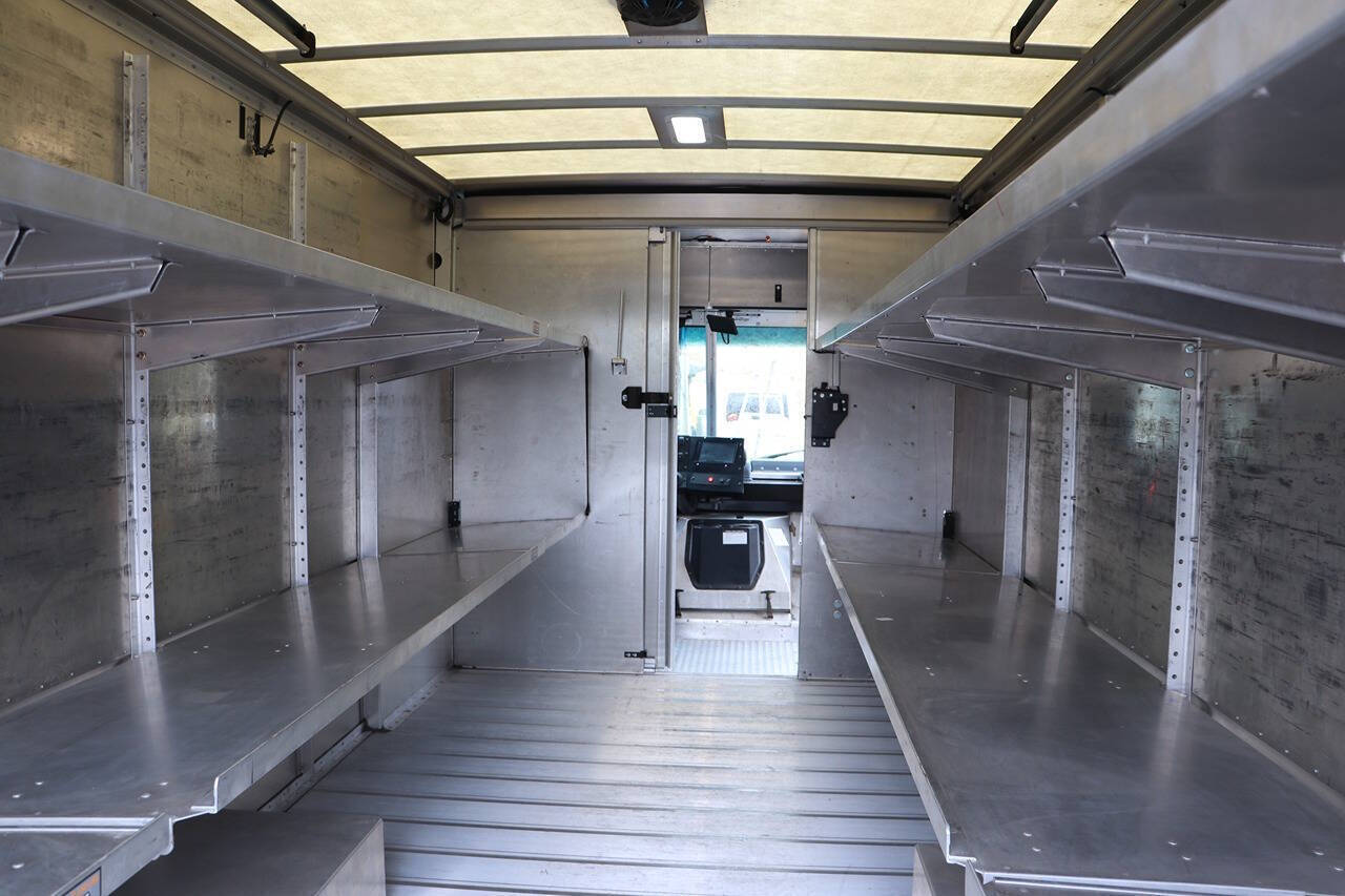 Used 2019 Ford E-450 - photo 13