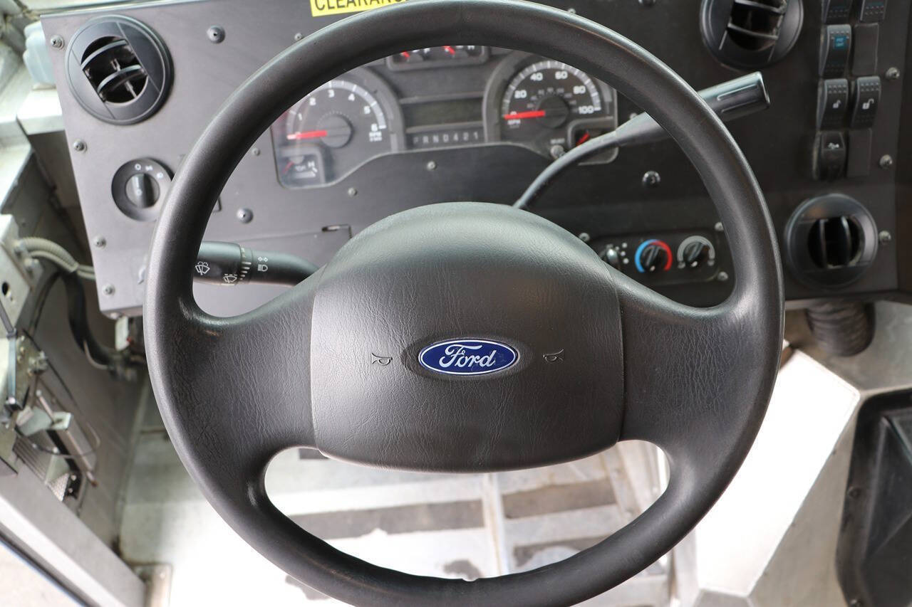 Used 2019 Ford E-450 - photo 15