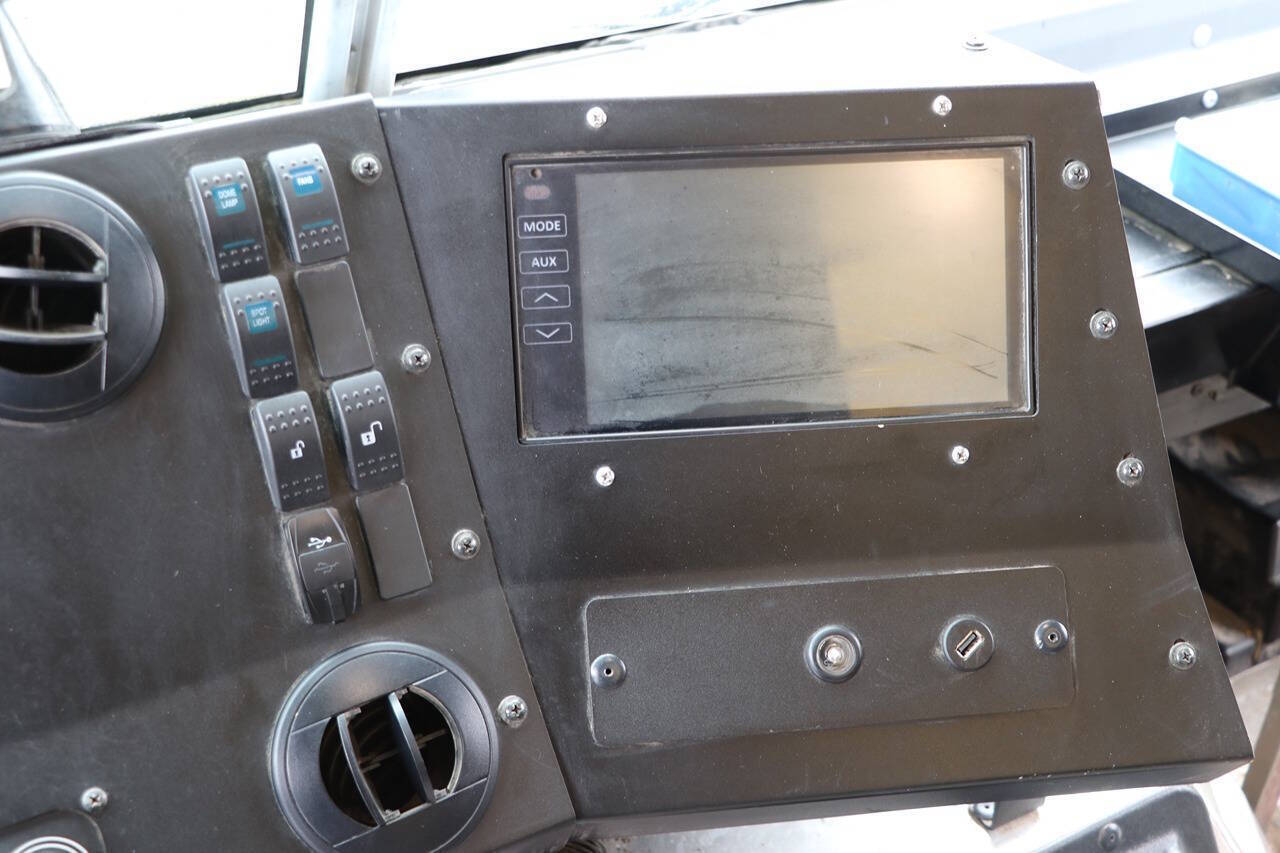 Used 2019 Ford E-450 - photo 16
