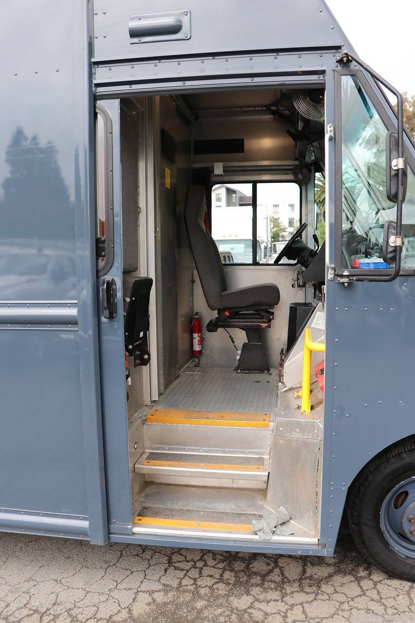 Used 2019 Ford E-450 - photo 11