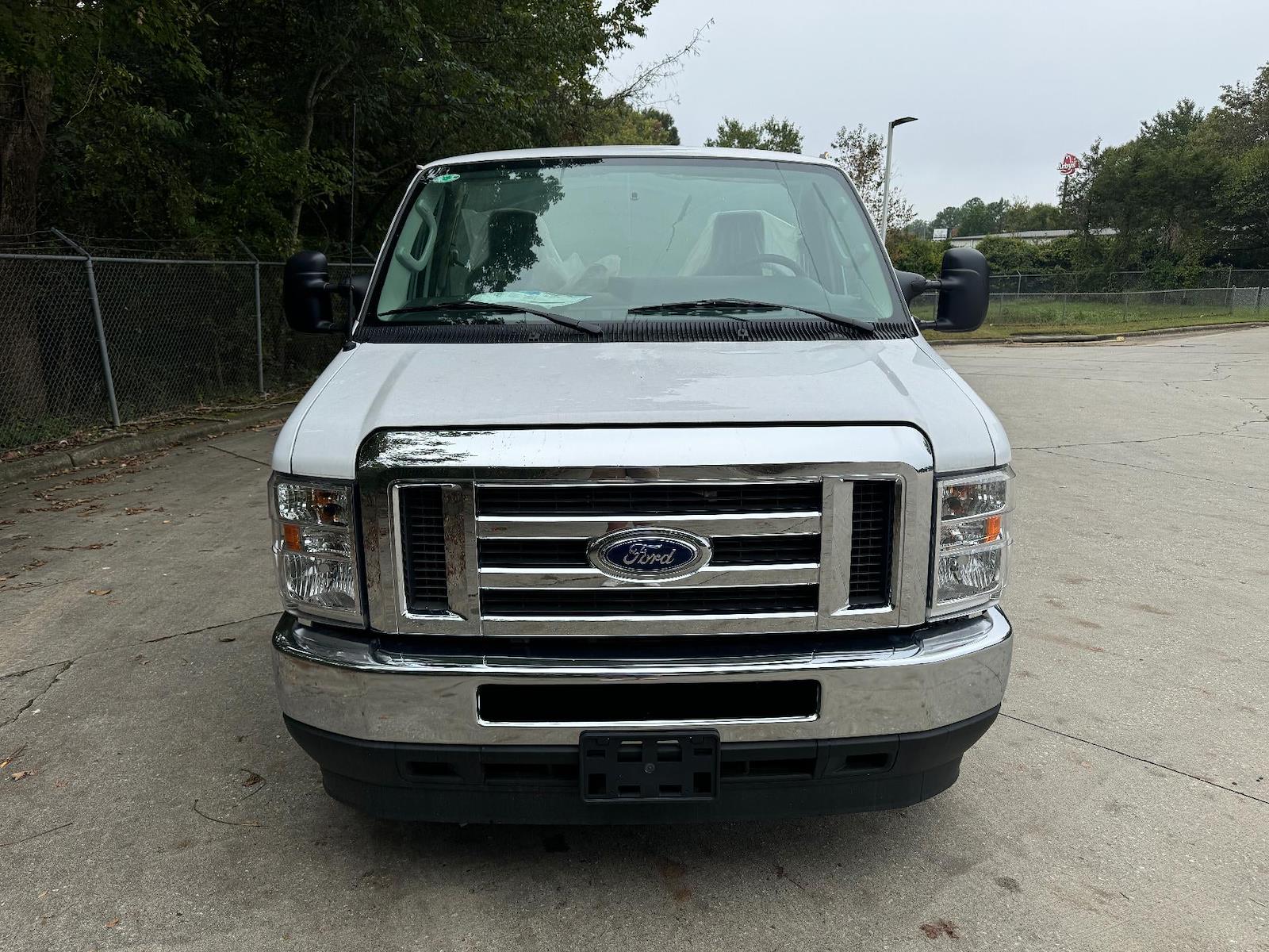 New 2025 Ford E-450 - photo 9