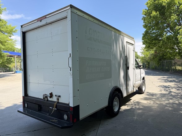 Used 2016 Ford E-350 - photo 9