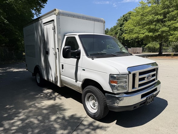 Used 2016 Ford E-350 - photo 11