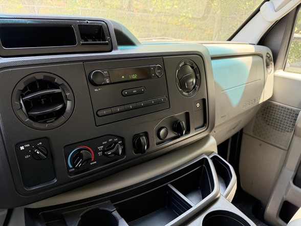 Used 2016 Ford E-350 - photo 16