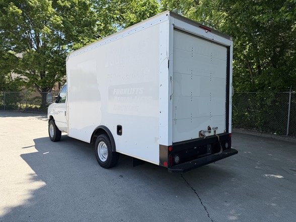 Used 2016 Ford E-350 - photo 5
