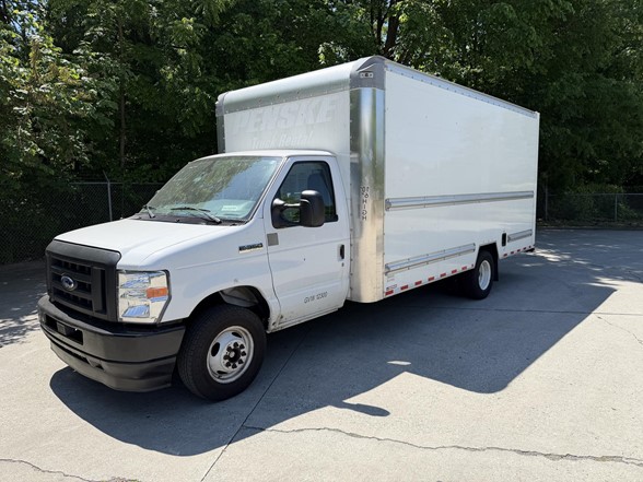 Used 2022 Ford E-350 - photo 1