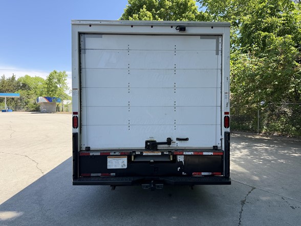 Used 2022 Ford E-350 - photo 6