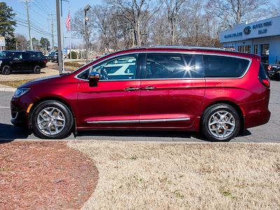 Used 2018 Chrysler Pacifica - photo 1