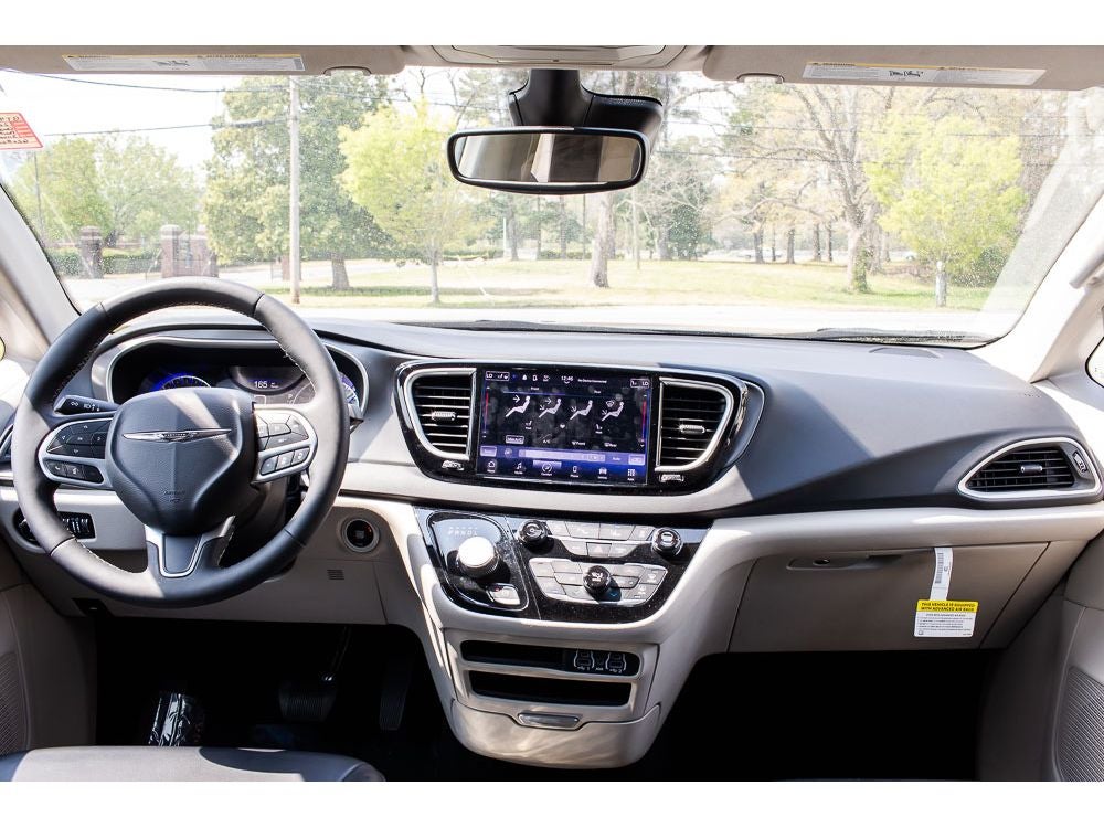 Used 2023 Chrysler Pacifica - photo 13