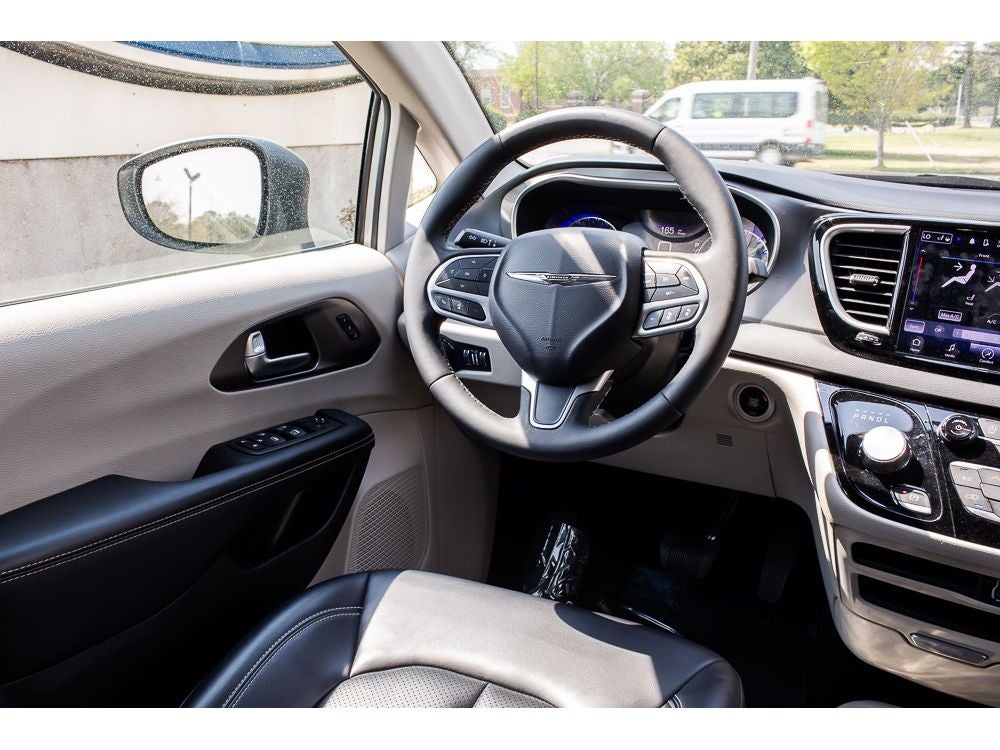 Used 2023 Chrysler Pacifica - photo 14