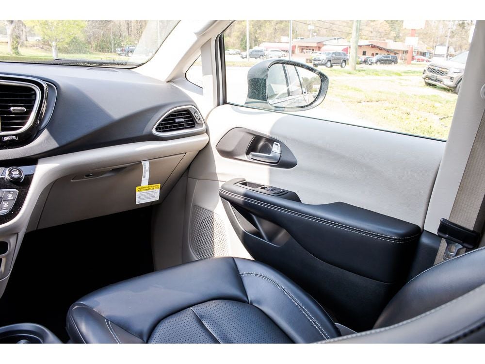 Used 2023 Chrysler Pacifica - photo 16