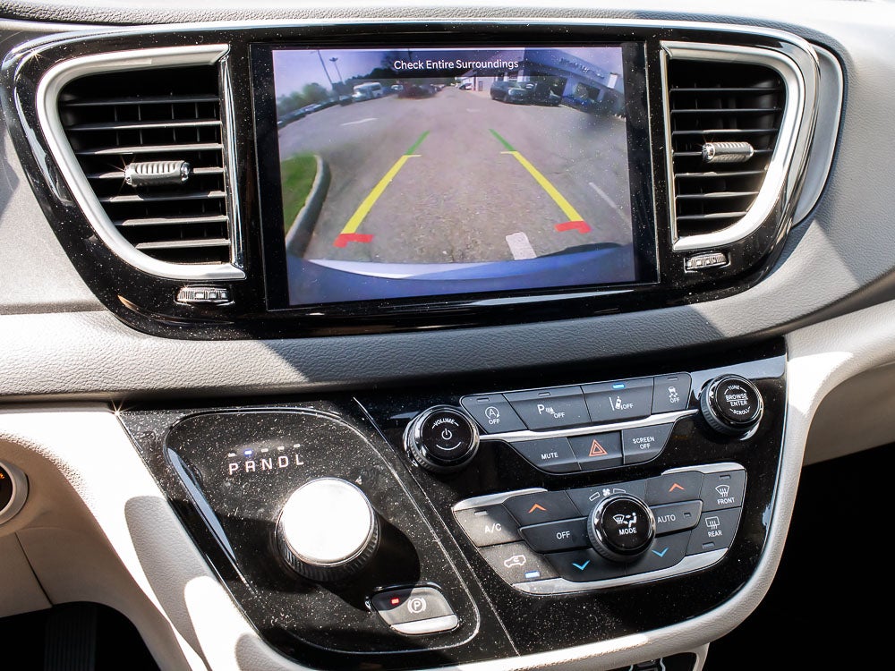 Used 2023 Chrysler Pacifica - photo 22