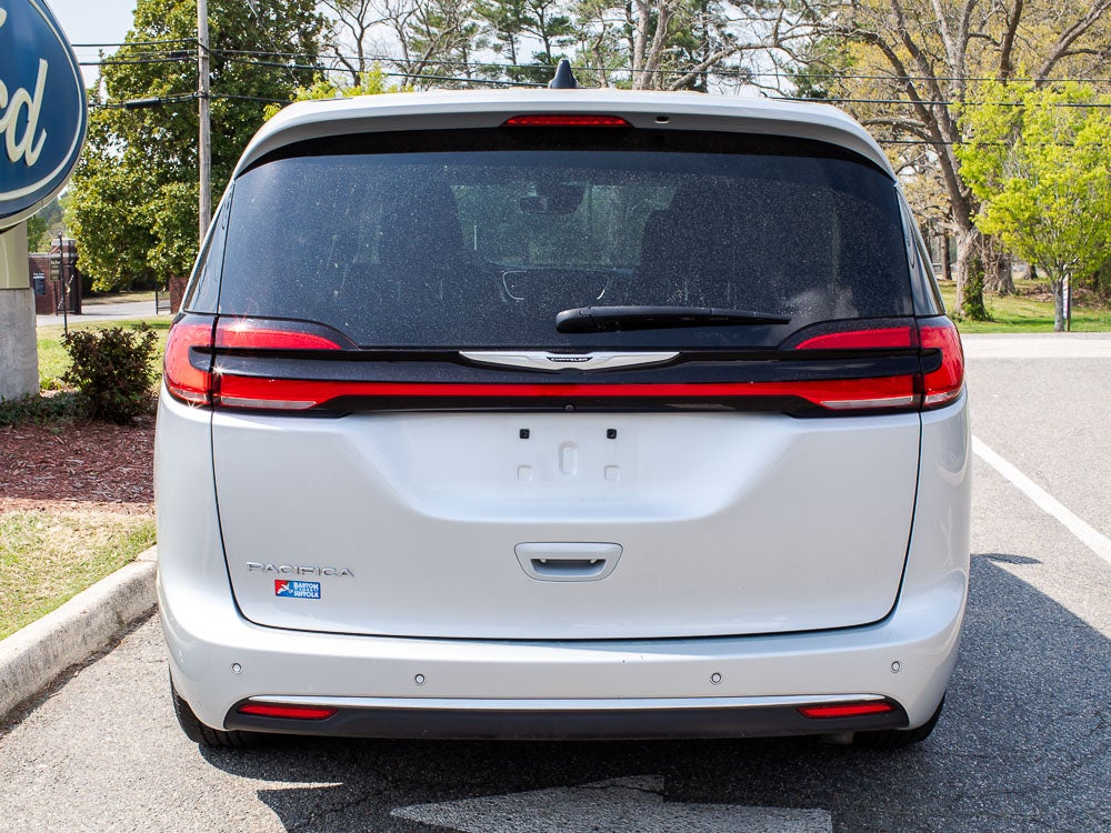 Used 2023 Chrysler Pacifica - photo 2