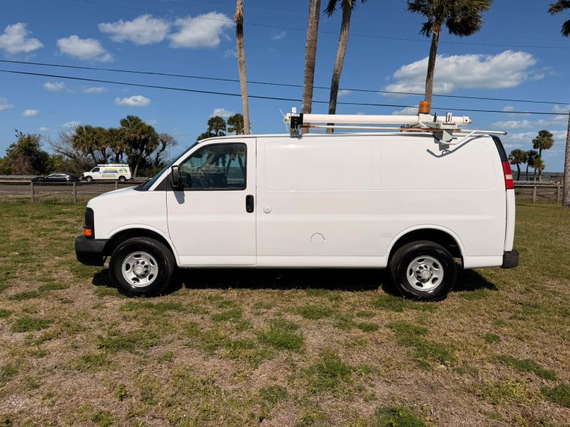 Used 2011 Chevrolet Express 2500 - photo 13