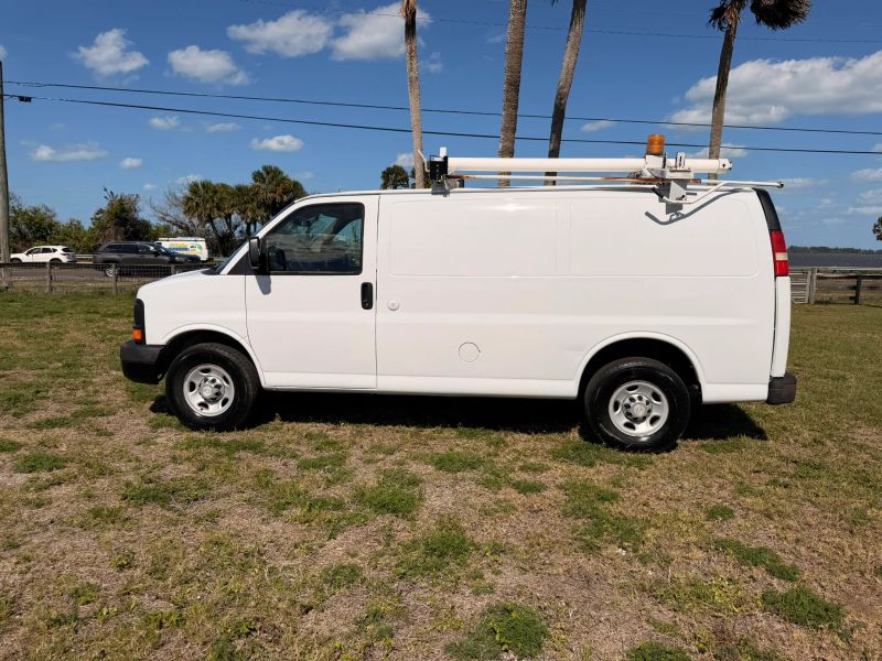 Used 2011 Chevrolet Express 2500 - photo 14
