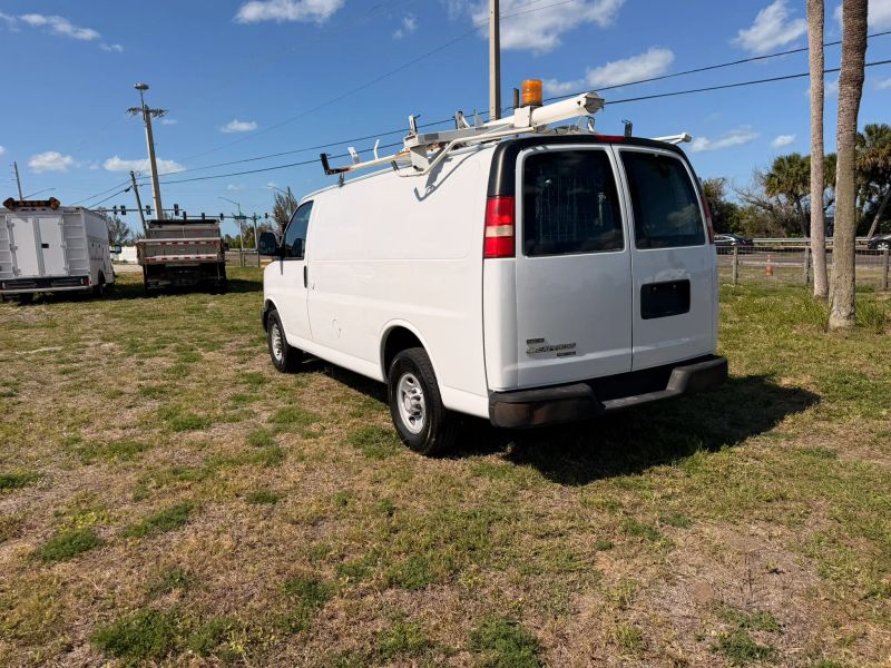 Used 2011 Chevrolet Express 2500 - photo 23