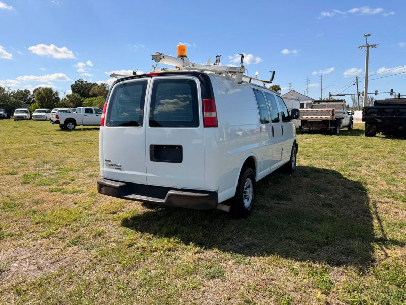 Used 2011 Chevrolet Express 2500 - photo 32