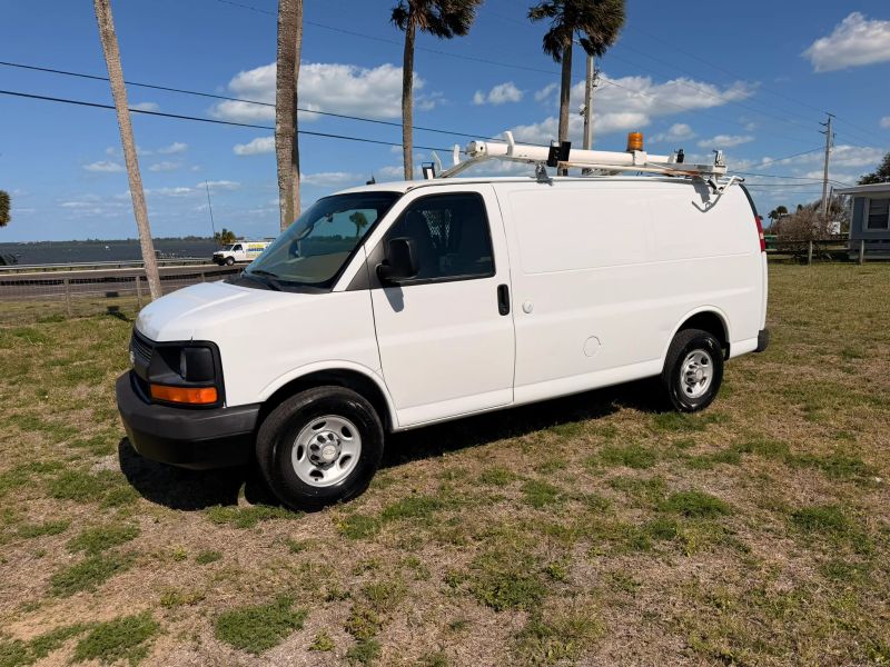 Used 2011 Chevrolet Express 2500 - photo 7