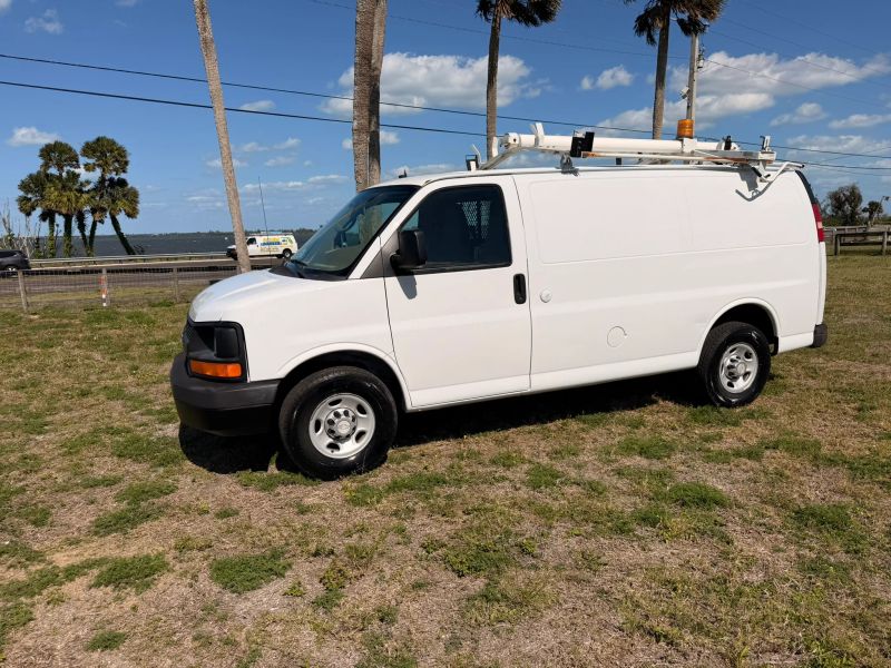 Used 2011 Chevrolet Express 2500 - photo 8