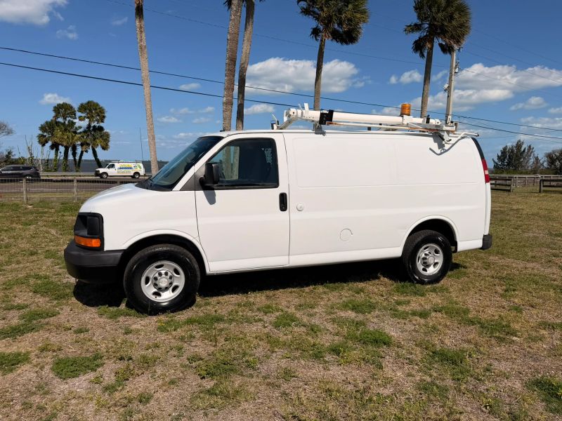 Used 2011 Chevrolet Express 2500 - photo 9