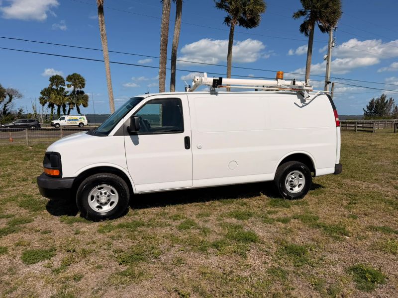 Used 2011 Chevrolet Express 2500 - photo 10