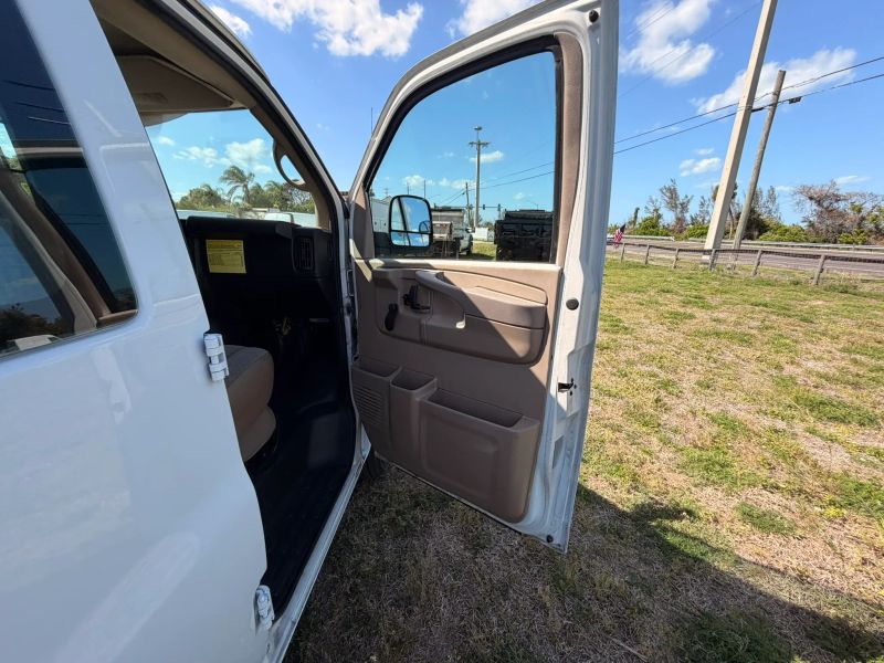 Used 2011 Chevrolet Express 2500 - photo 83