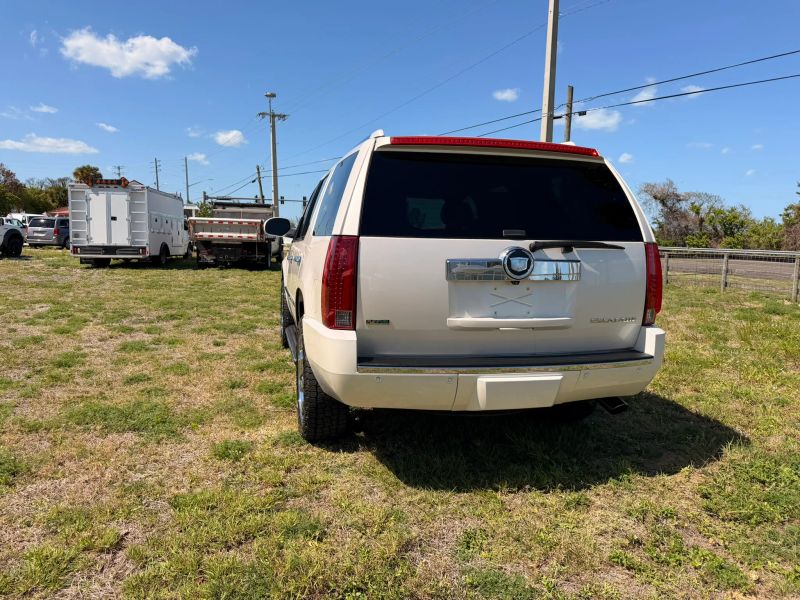 Used 2012 Cadillac Escalade - photo 23