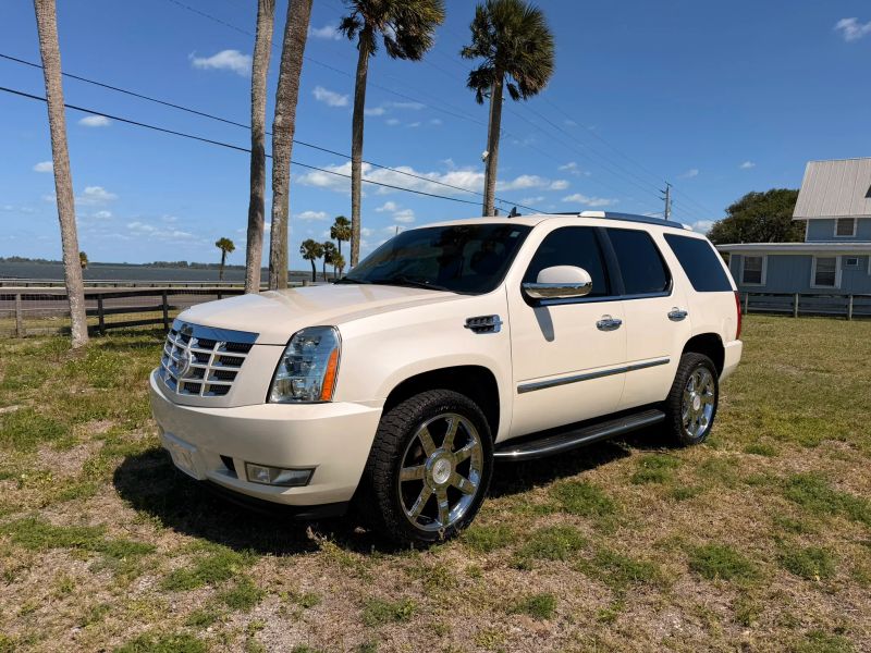 Used 2012 Cadillac Escalade - photo 2