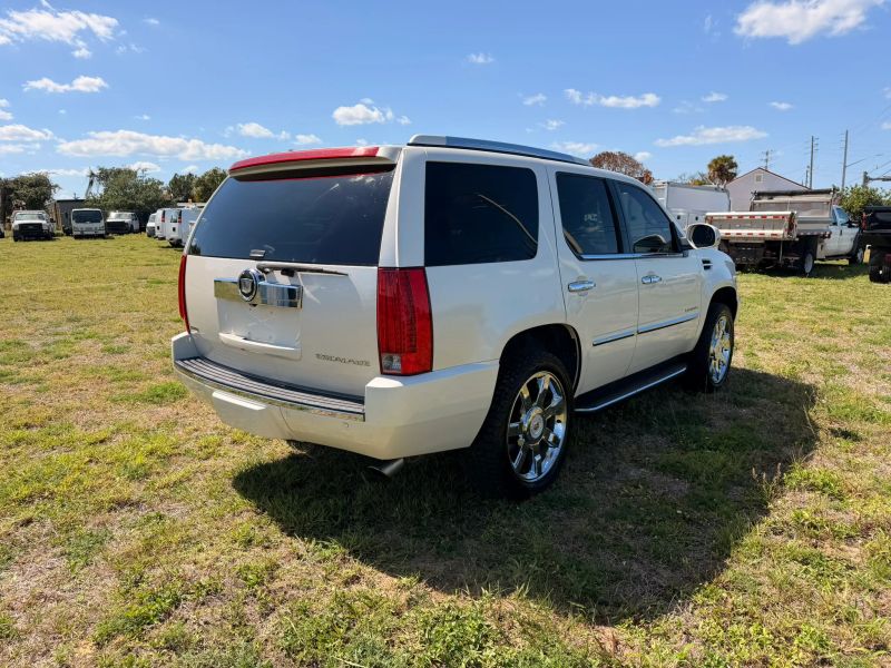 Used 2012 Cadillac Escalade - photo 31