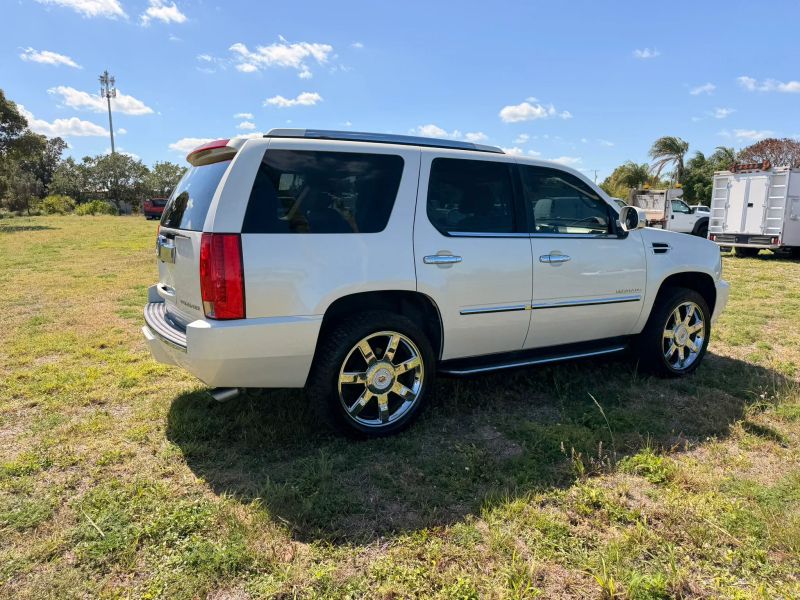 Used 2012 Cadillac Escalade - photo 33