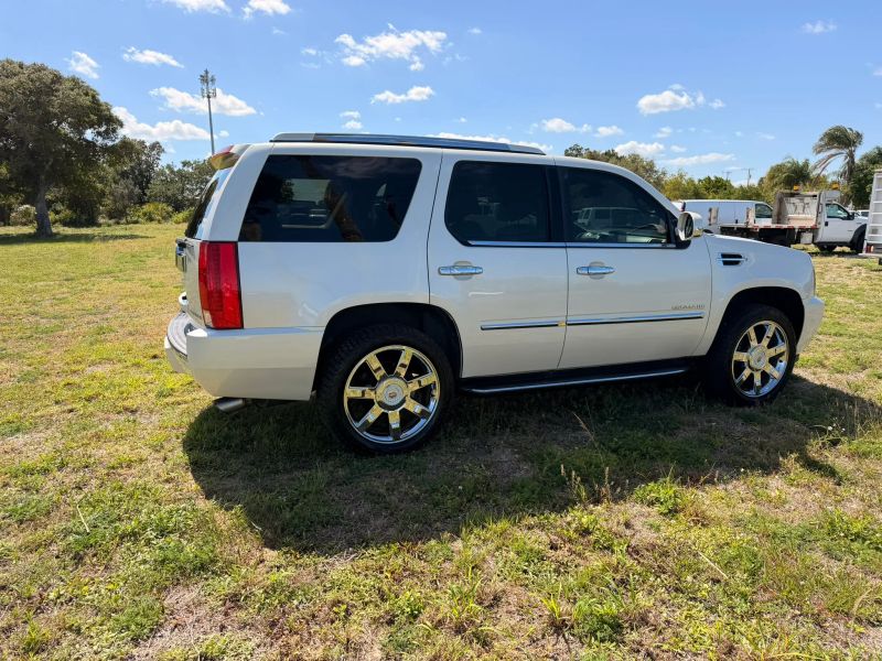Used 2012 Cadillac Escalade - photo 34