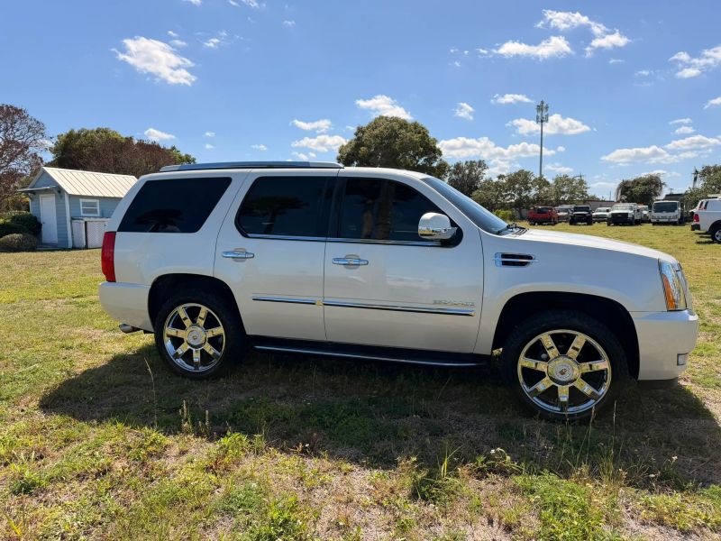 Used 2012 Cadillac Escalade - photo 37