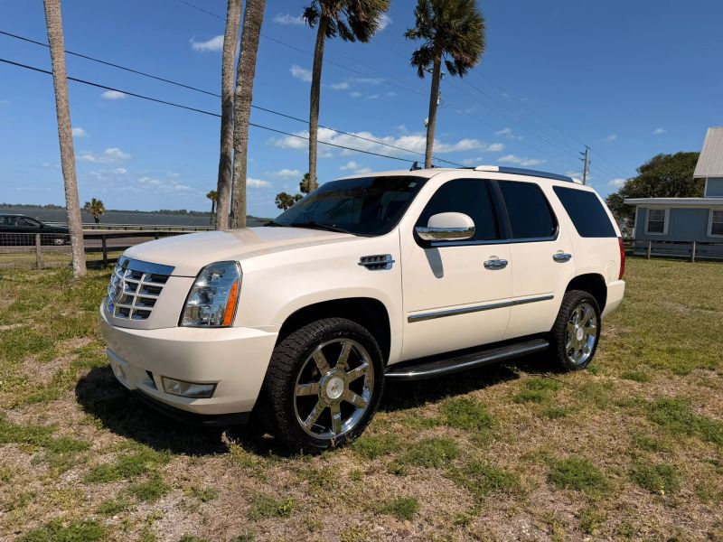 Used 2012 Cadillac Escalade - photo 5