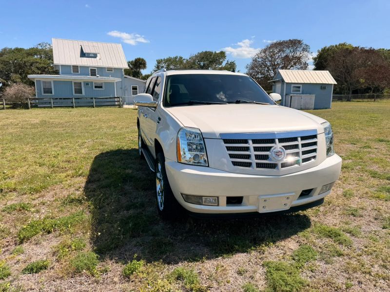 Used 2012 Cadillac Escalade - photo 47