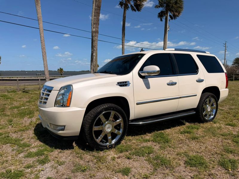 Used 2012 Cadillac Escalade - photo 6
